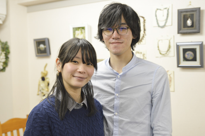 イラストレーターの田中寛崇さんとHALKAさんご夫婦